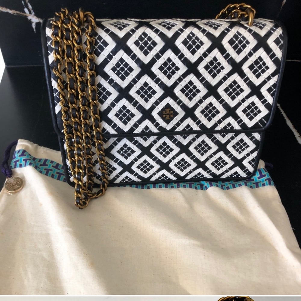 💕SALE💕Tory Burch Robinson woven satchel - Picture 2 of 9